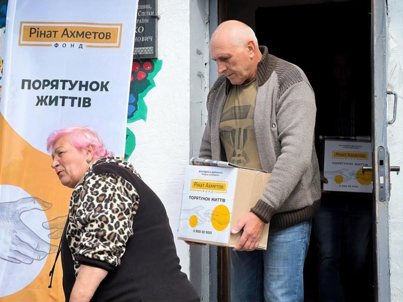 Фонд Рината Ахметова передал около 600 тыс. продуктовых наборов для жителей 22 областей Украины