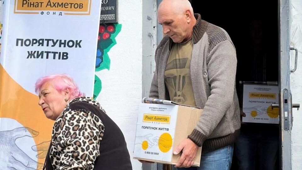 Фонд Рината Ахметова передал около 600 тыс. продуктовых наборов для жителей 22 областей Украины