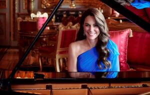 Принцесса Уэльская сыграла в Букингемском дворце на рояле фрагмент песни Stefania, с которой Kalush Orchestra победила на "Евровидении 2022"