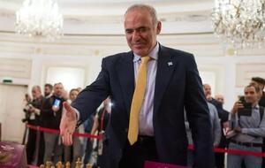 У русских нет права критиковать украинцев, пока российский фашизм зверствует на украинской земле! И при нашей жизни это право может и не появиться