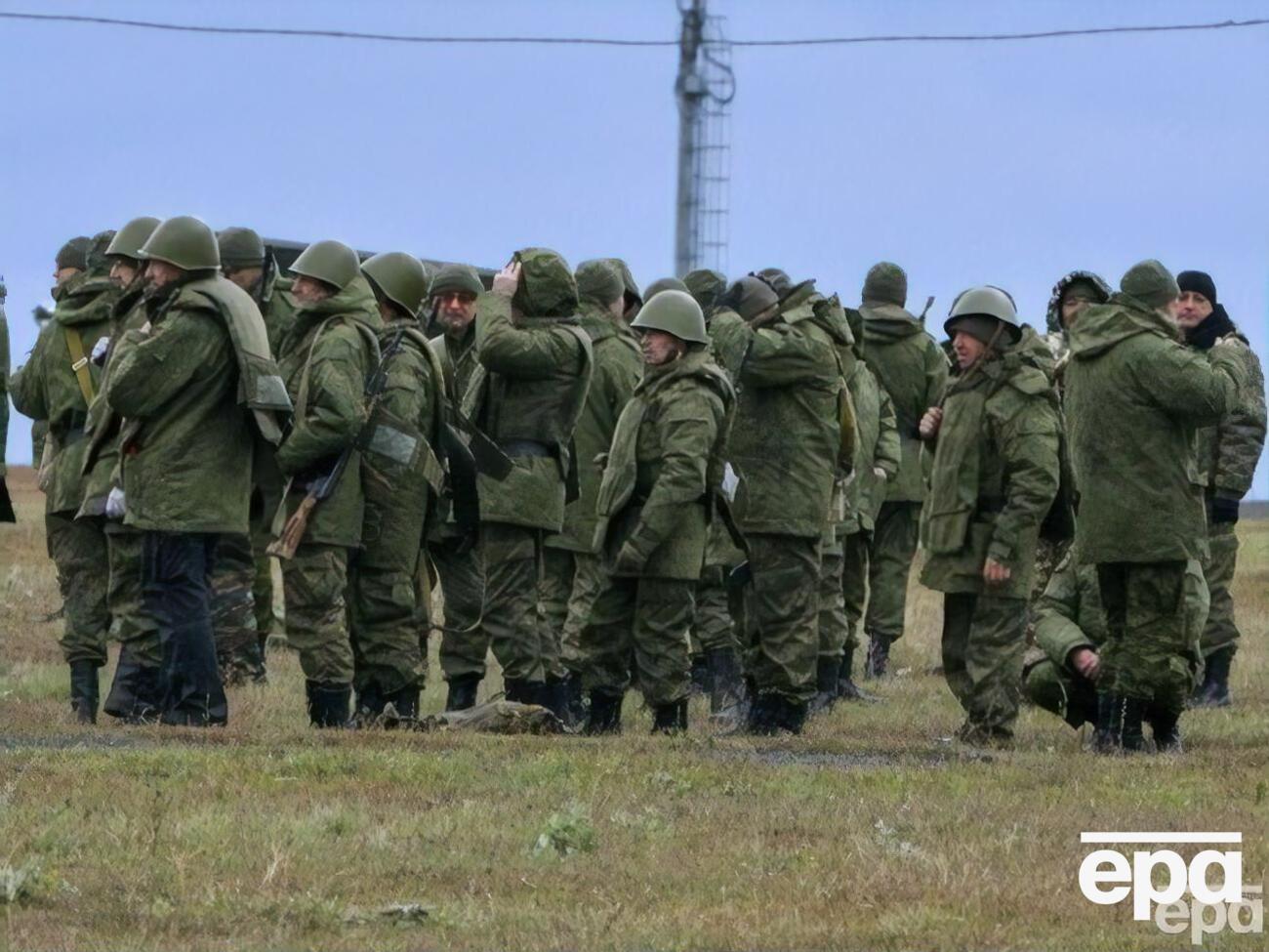 Тех, кто не дает взятку, оккупанты отправляют в полевые лагеря на ускоренный курс обучения, а потом на линию фронта, сообщает Генштаб