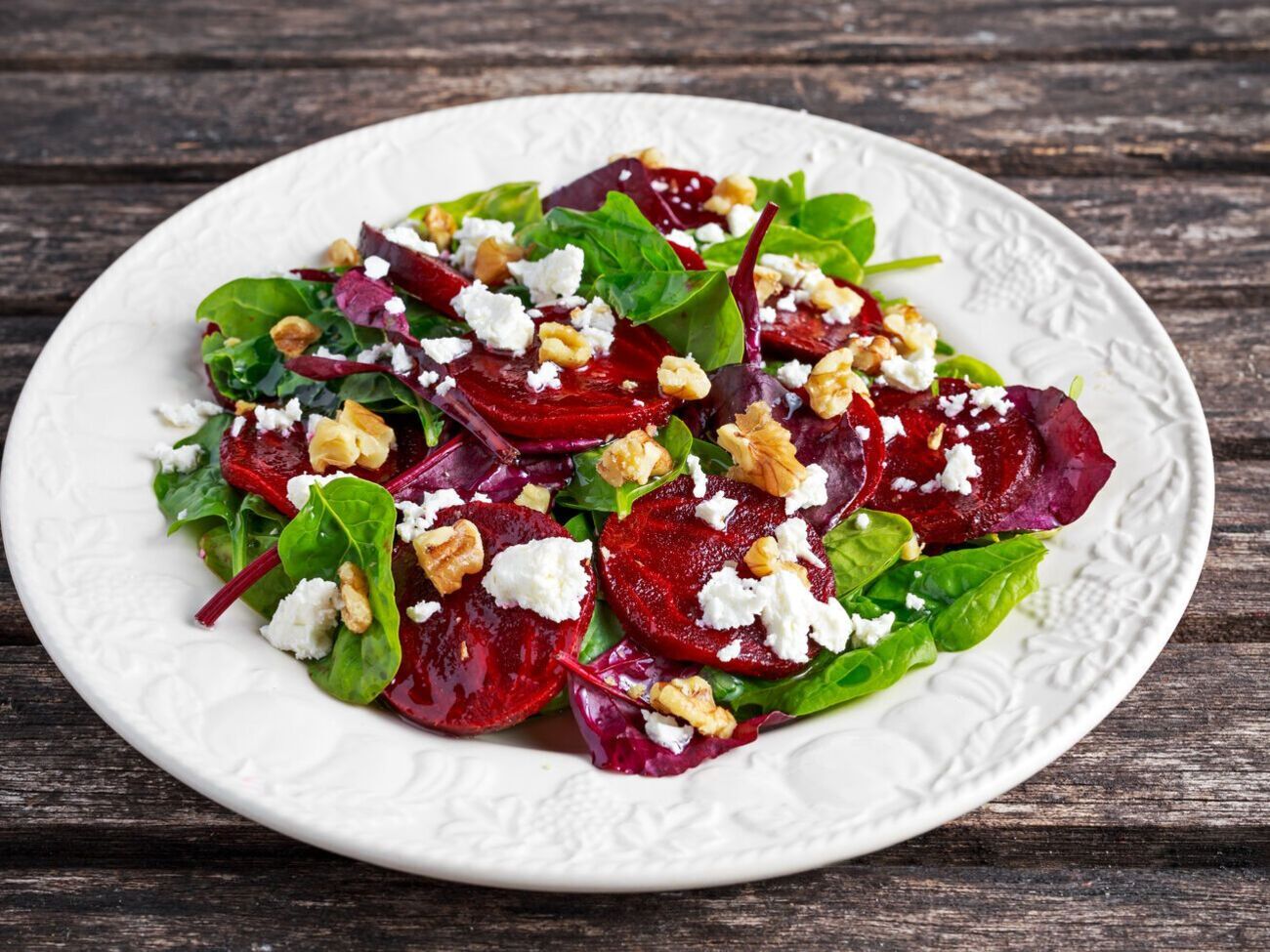 Для приготування салату знадобиться запечений або варений буряк