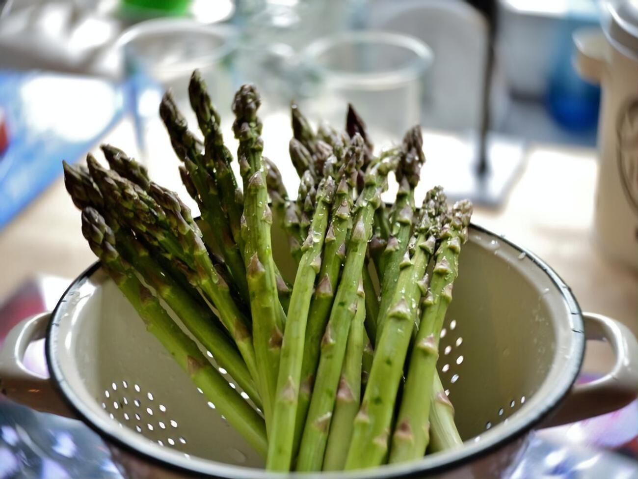 Спаржа готується дуже швидко