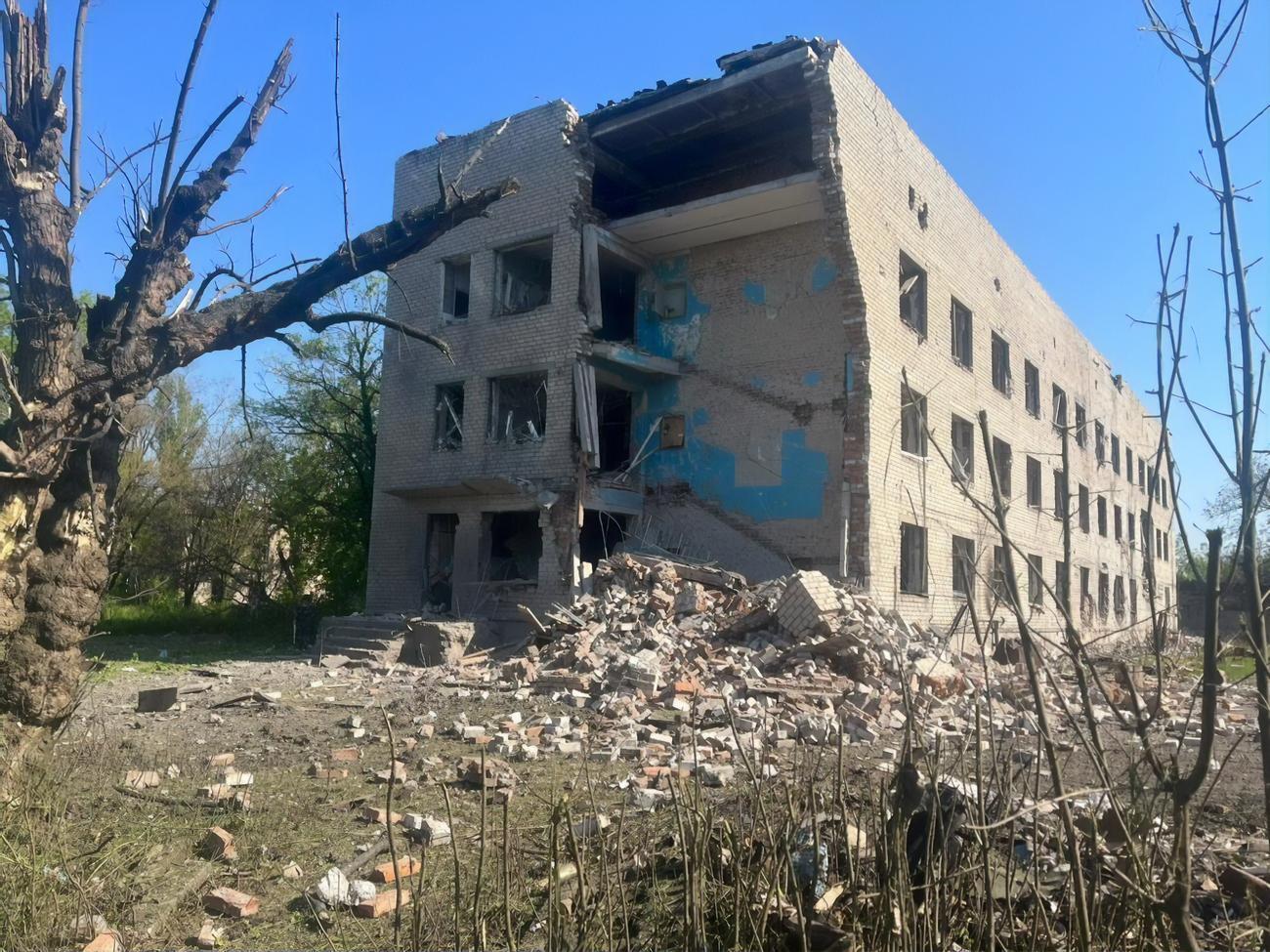 Российские снаряды прилетели в частные и многоэтажные жилые дома