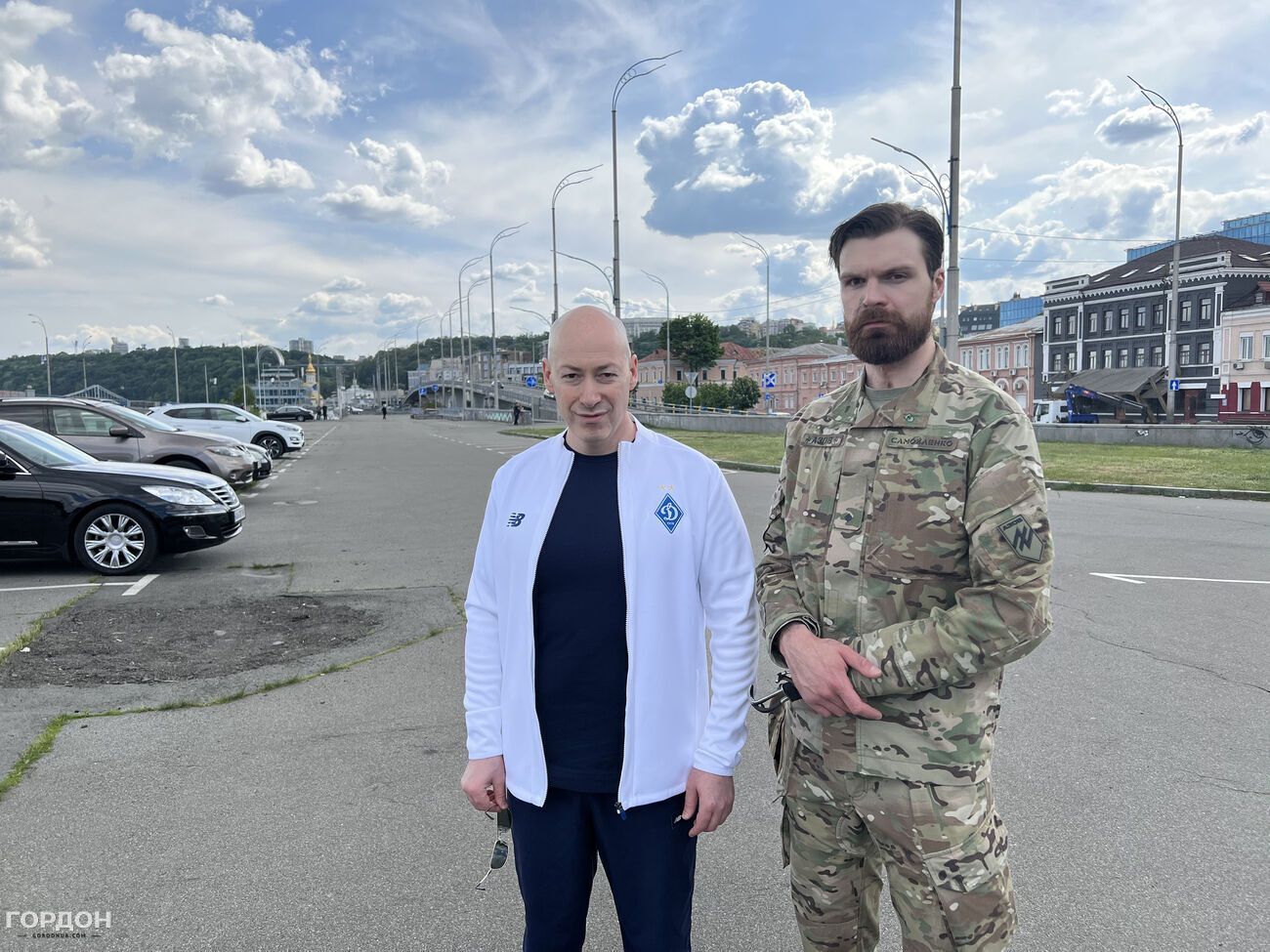 Гордон и Самойленко записали интервью во время прогулки по Киеву