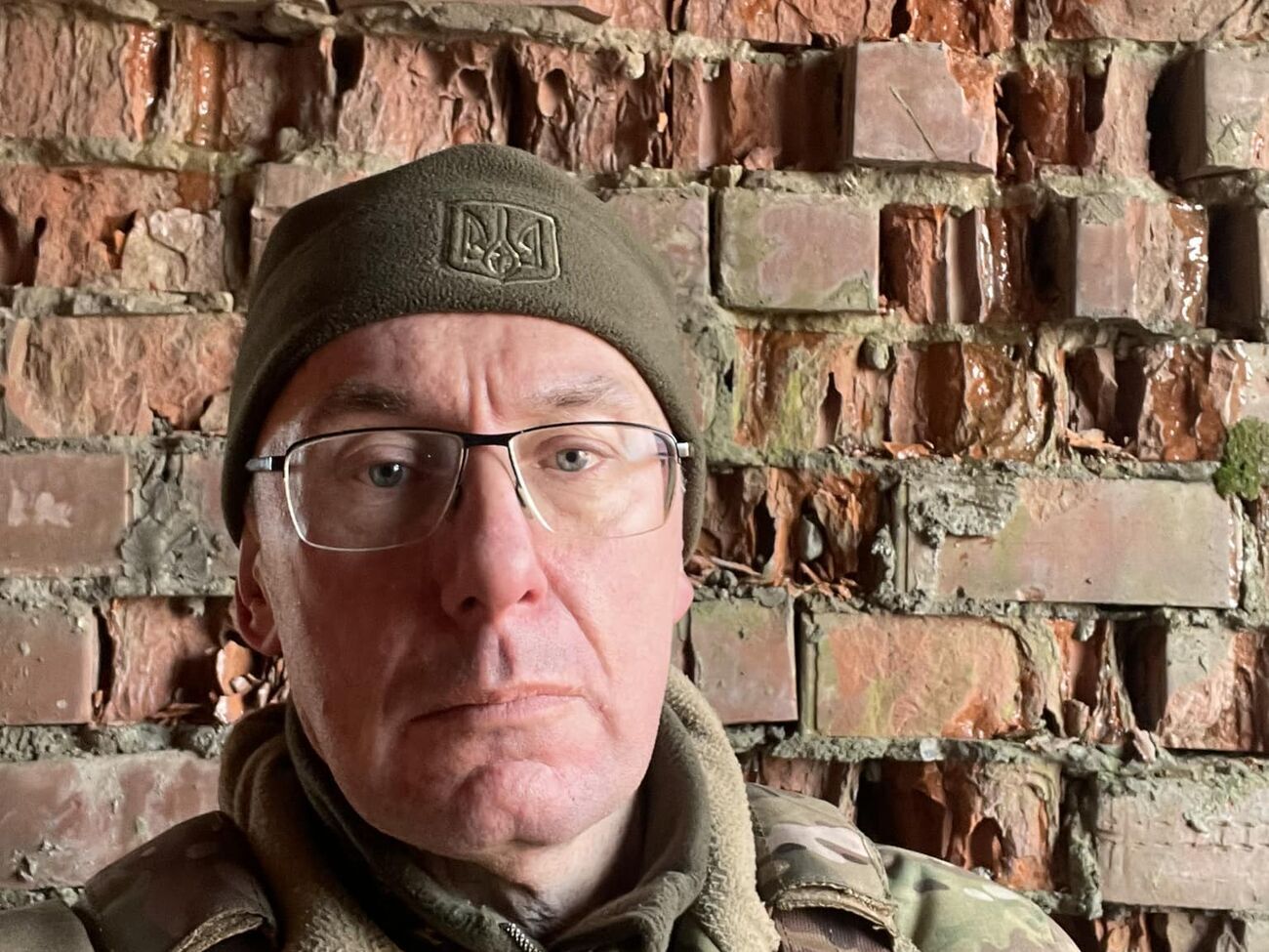 Наші брати підуть уперед на західних танках і бронеавтомобілях, битимуть HIMARS, ракетами й сучасними дронами. А поки ТрО тримає те, що раніше було квітучим Бахмутом, на 100 разів перебраних "моталига