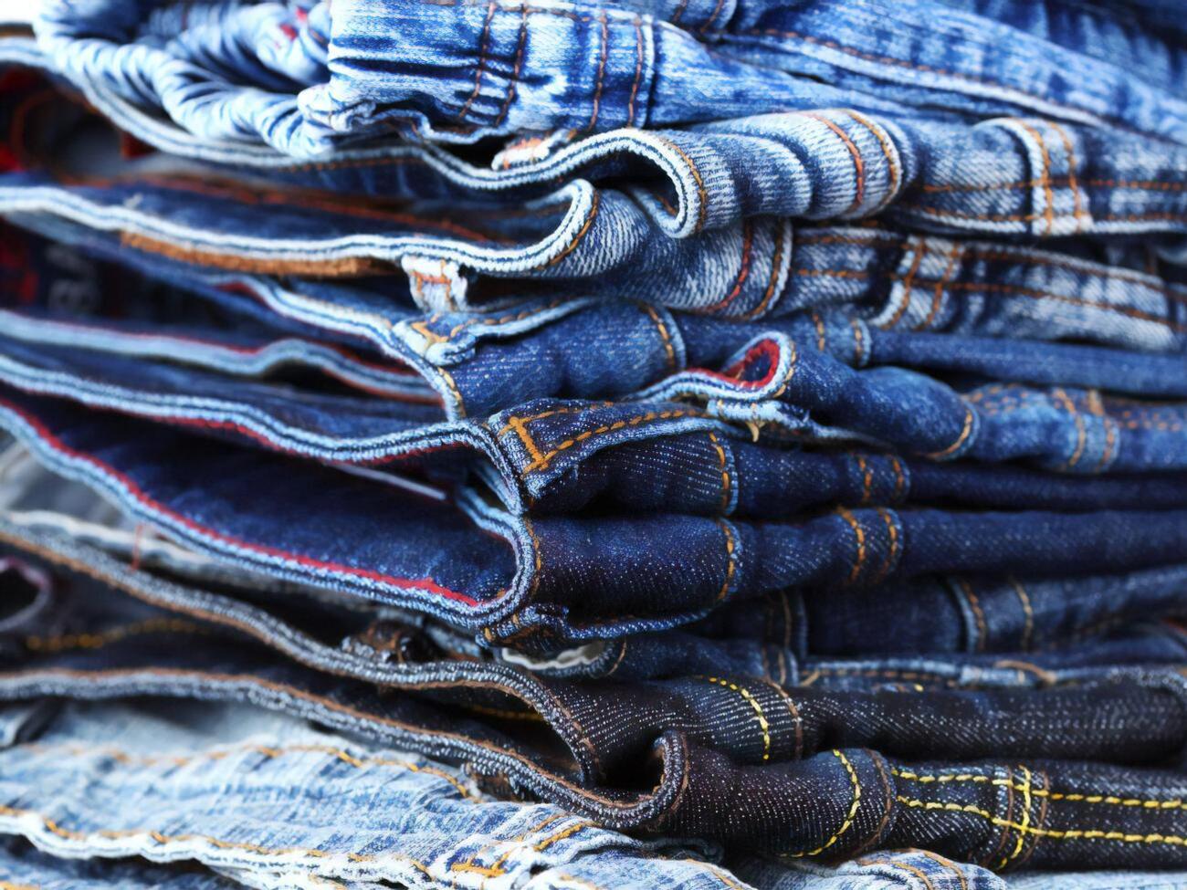 При выборе джинсовых брюк следует обращать внимание на качество ткани
