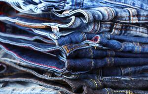 При выборе джинсовых брюк следует обращать внимание на качество ткани
