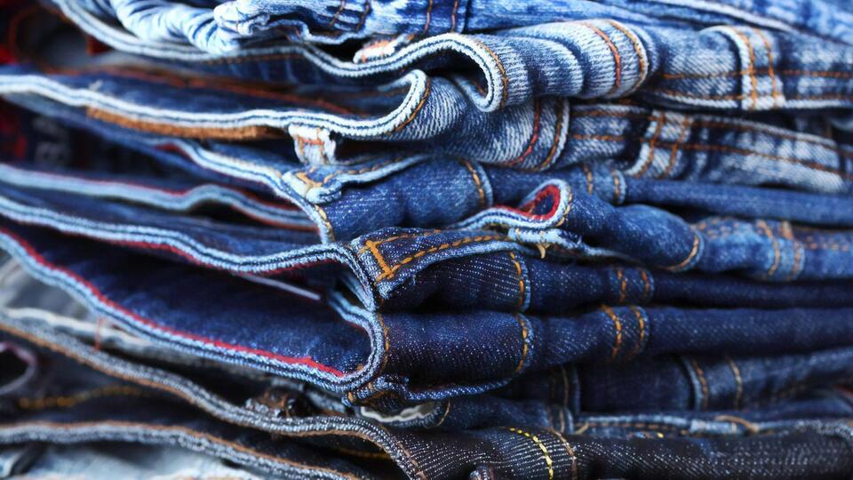 Під час вибору джинсових штанів варто звертати увагу на якість тканини