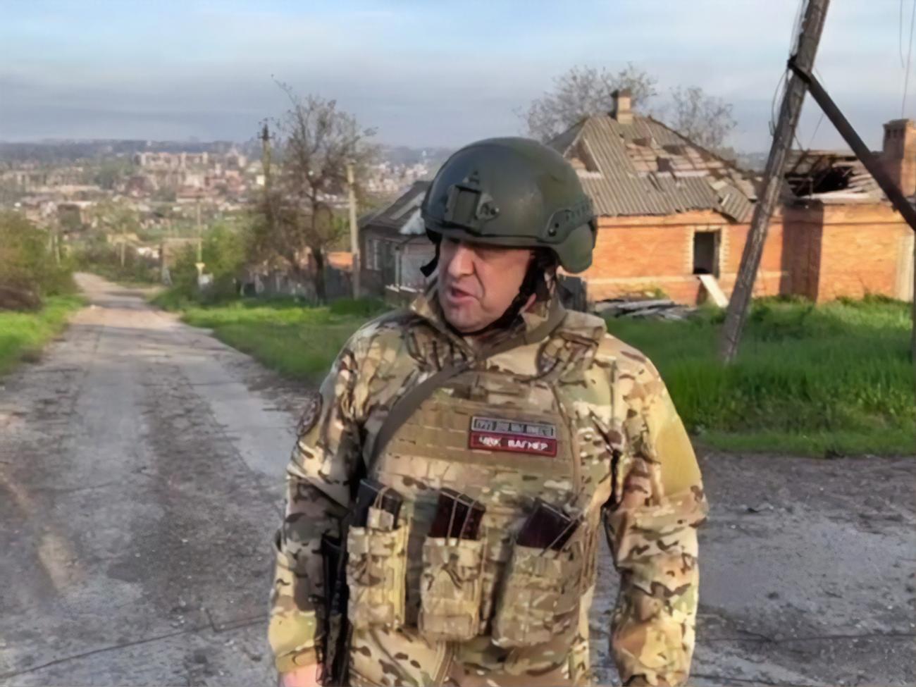 О том, что Пригожин предлагал Украине данные о позициях войск РФ, если украинское командование выведет своих солдат из окрестностей Бахмута, СМИ написали 14 мая