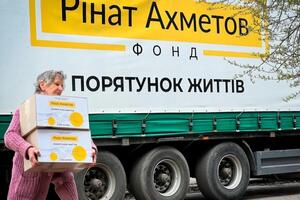 Фонд Ріната Ахметова передав приблизно 600 тис. продуктових наборів для жителів 22 областей України