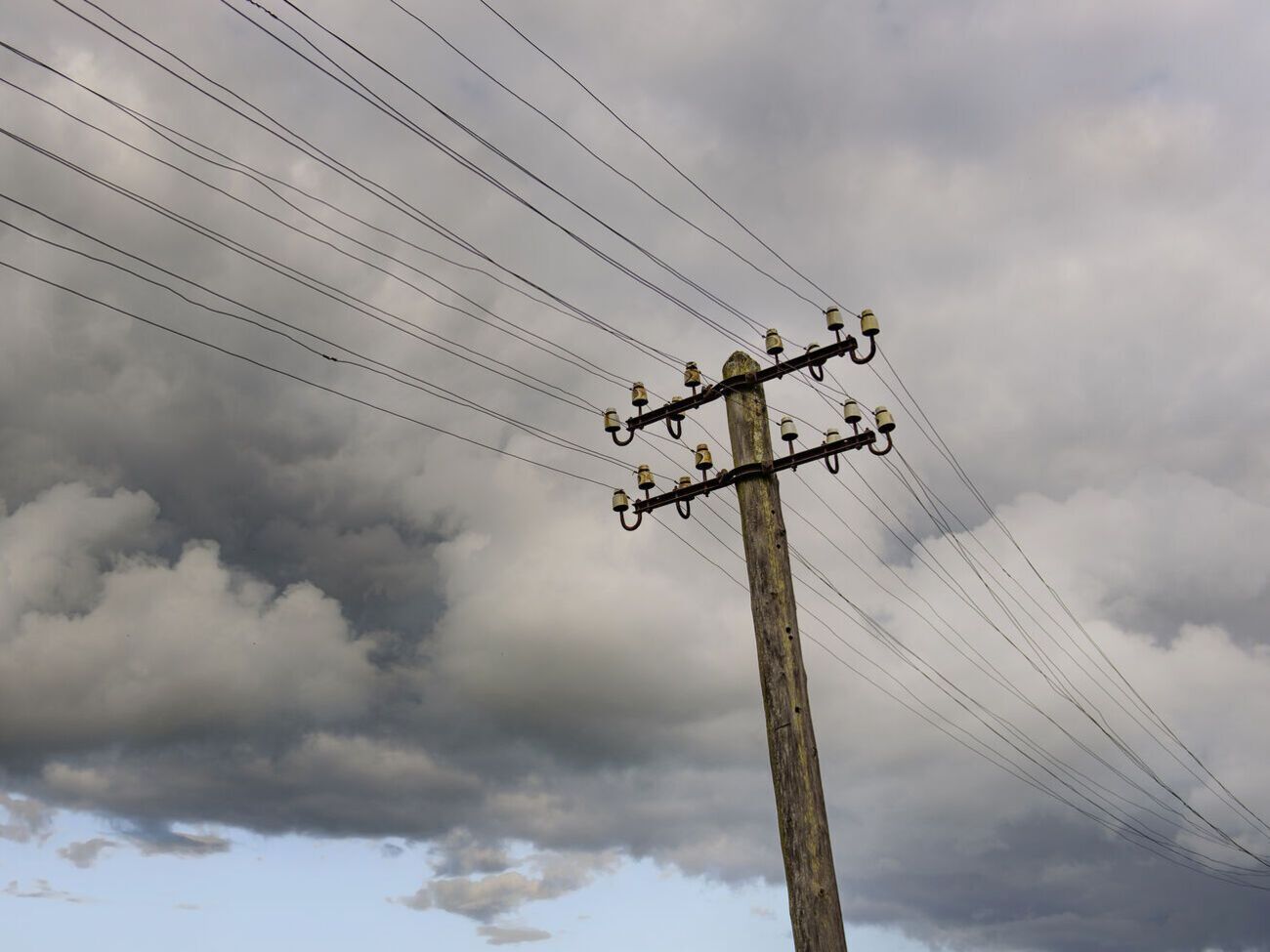 Как выяснили ремонтники, мужчина ловил рыбу в запрещенном месте