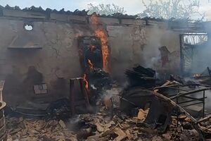 В результате российского обстрела Херсона повреждены жилье и хозпостройки, возник пожар, отметили в ОВА