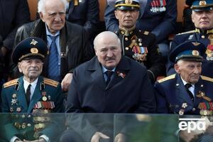 На параді Перемоги у Москві Лукашенко вже був із пов'язкою від крапельниці