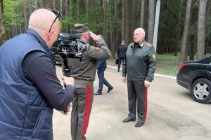 15 травня ЗМІ опублікували фото Лукашенка у військовій формі