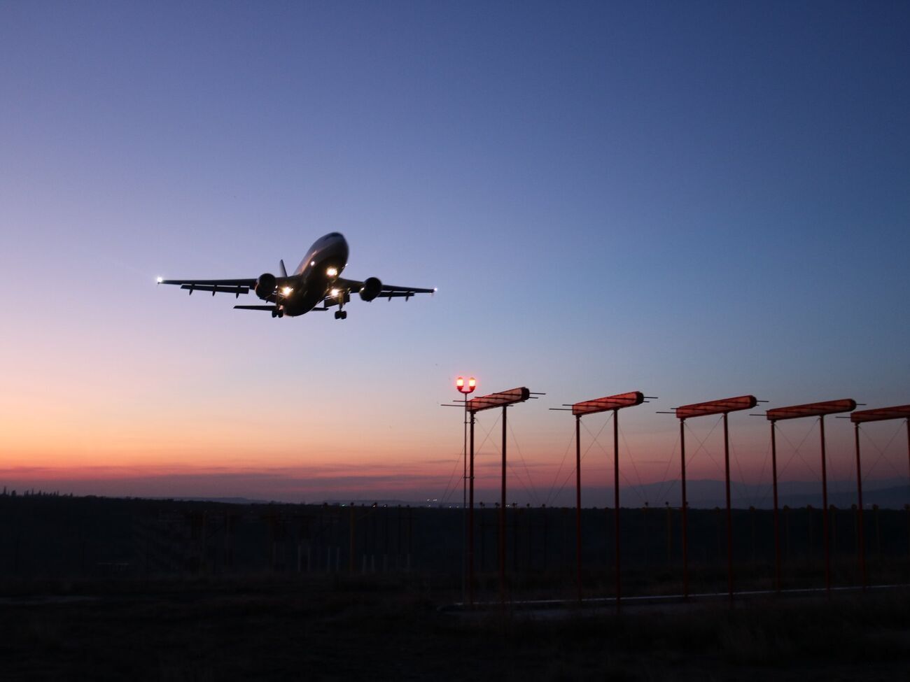 Сегодня утром власти Грузии обещали тщательно рассмотреть заявки российских авиакомпаний на предмет подсанкционности