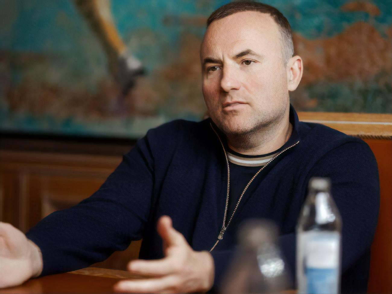 По данным следствия, Фукс с 2018 года незаконно завладел активами украинских компаний более чем на 100 млрд грн