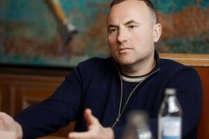 По данным следствия, Фукс с 2018 года незаконно завладел активами украинских компаний более чем на 100 млрд грн