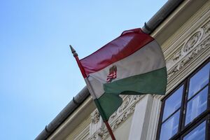За словами співрозмовника ANSA, Угорщина вимагає "гарантій", що Європейський фонд миру не використовуватимуть тільки для озброєння України
<