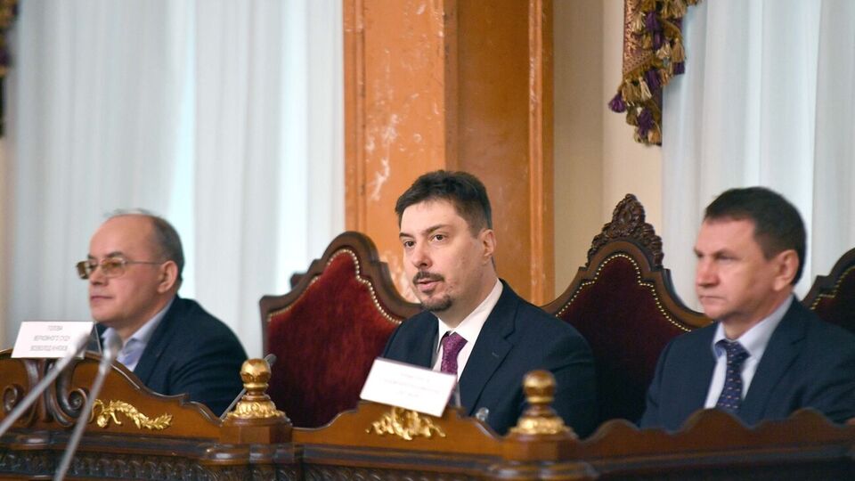 Судьи Верховного Суда выразили недоверие Князеву (на фото в центре)