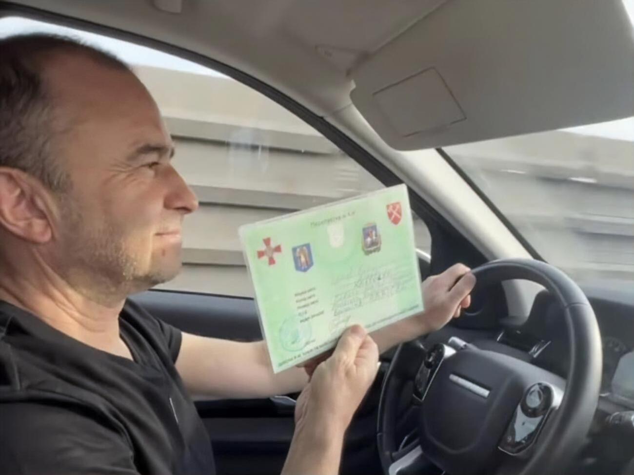 Павлік &ndash; Репяховій: Це тобі перепустка в подарунок
