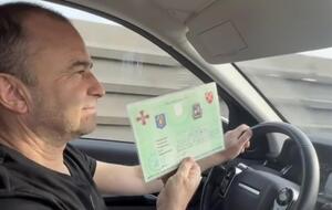 Павлик – Репяховой: Это тебе пропуск в подарок