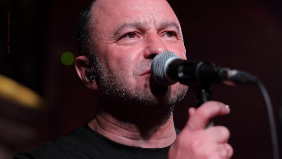 Павлік скористався спецперепусткою, щоб дорогою до театру проїхатися Південним мостом