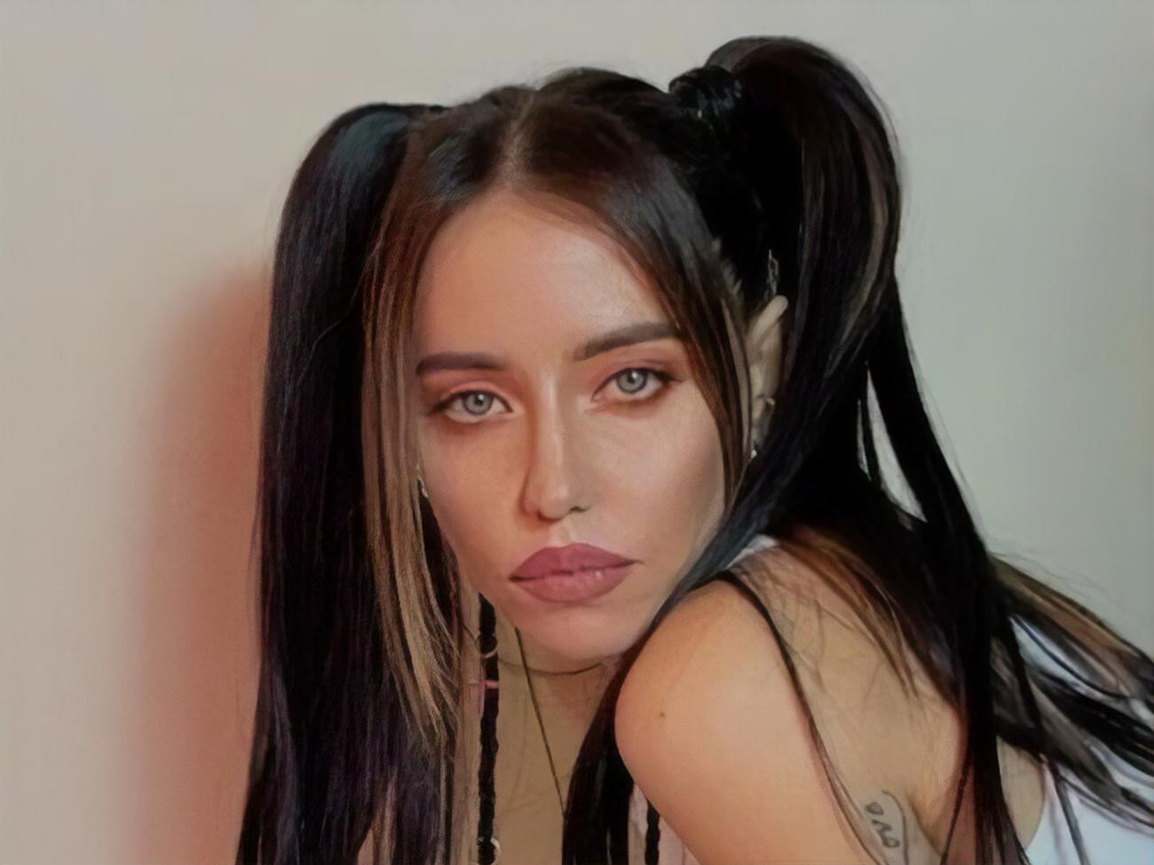 Дорофеева показала свое лицо вблизи