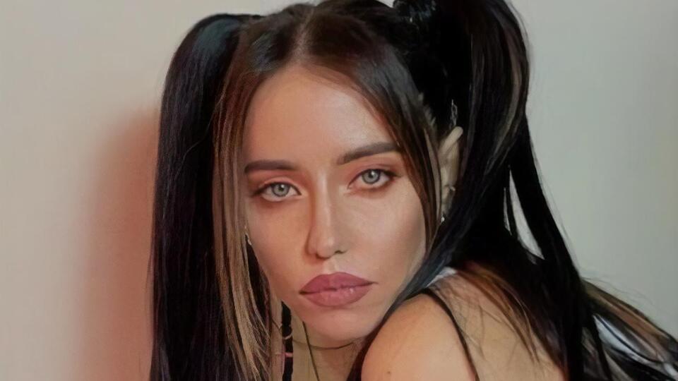 Дорофеева показала свое лицо вблизи