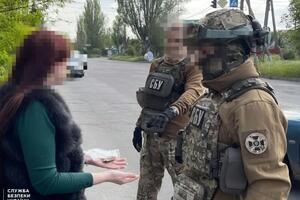 В ходе обысков по месту жительства фигурантки был обнаружен мобильный телефон, который она использовала для коммуникации с агрессором