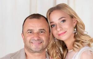 15 мая Репяхова похвасталась наличием у ее мужа спецпропуска, а 17 мая правоохранители изъяли документ у артиста