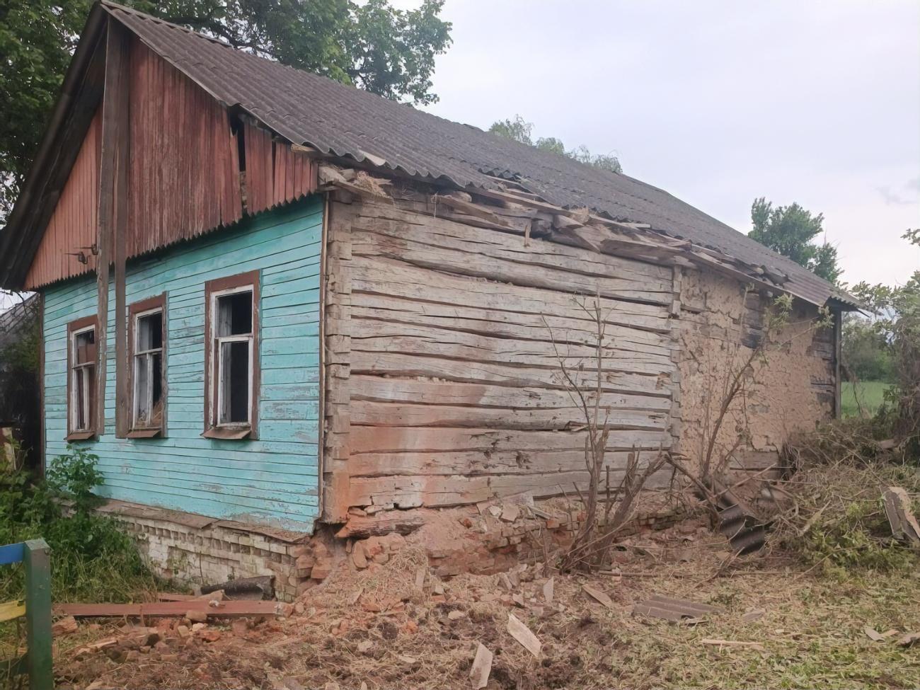Окупанти щодня стріляють по мирному населенню з різних видів озброєння і знищують цивільні об'єкти в Україні, зазначили в Міноборони