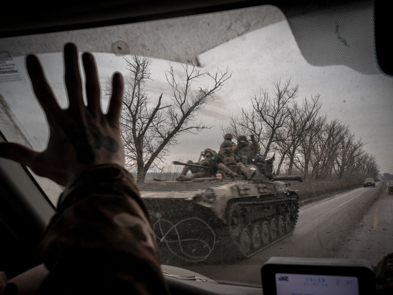 Украинские защитники отражают многочисленные атаки врага на востоке