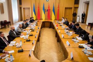 Кулеба і спецпредставник Китаю Лі Хуей зустрілися у Києві