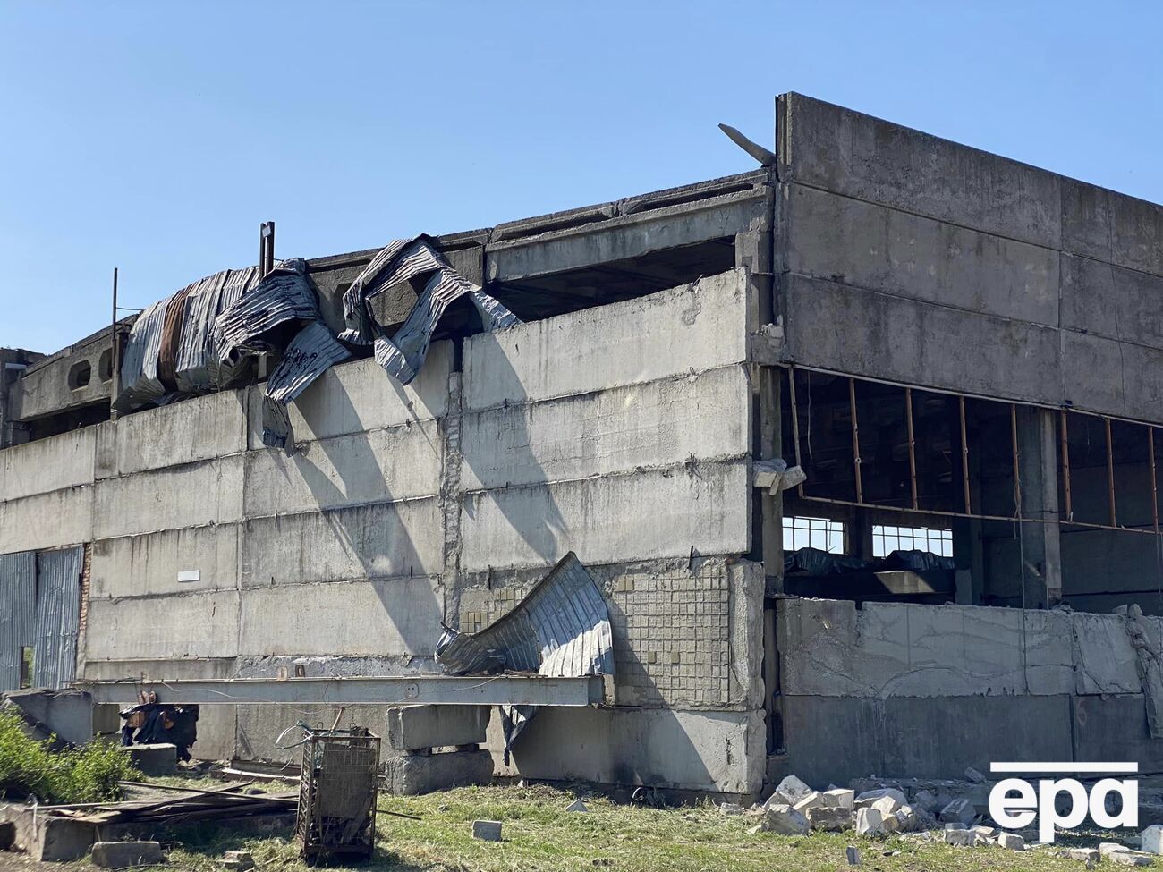 В ОК "Юг" подчеркнули, что&nbsp;даже при успешной работе ПВО обломки сбитых в небе ракет могут представлять серьезную угрозу для жизни людей на земле
