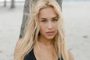 Квіткова розмістила в мікроблозі пляжні знімки