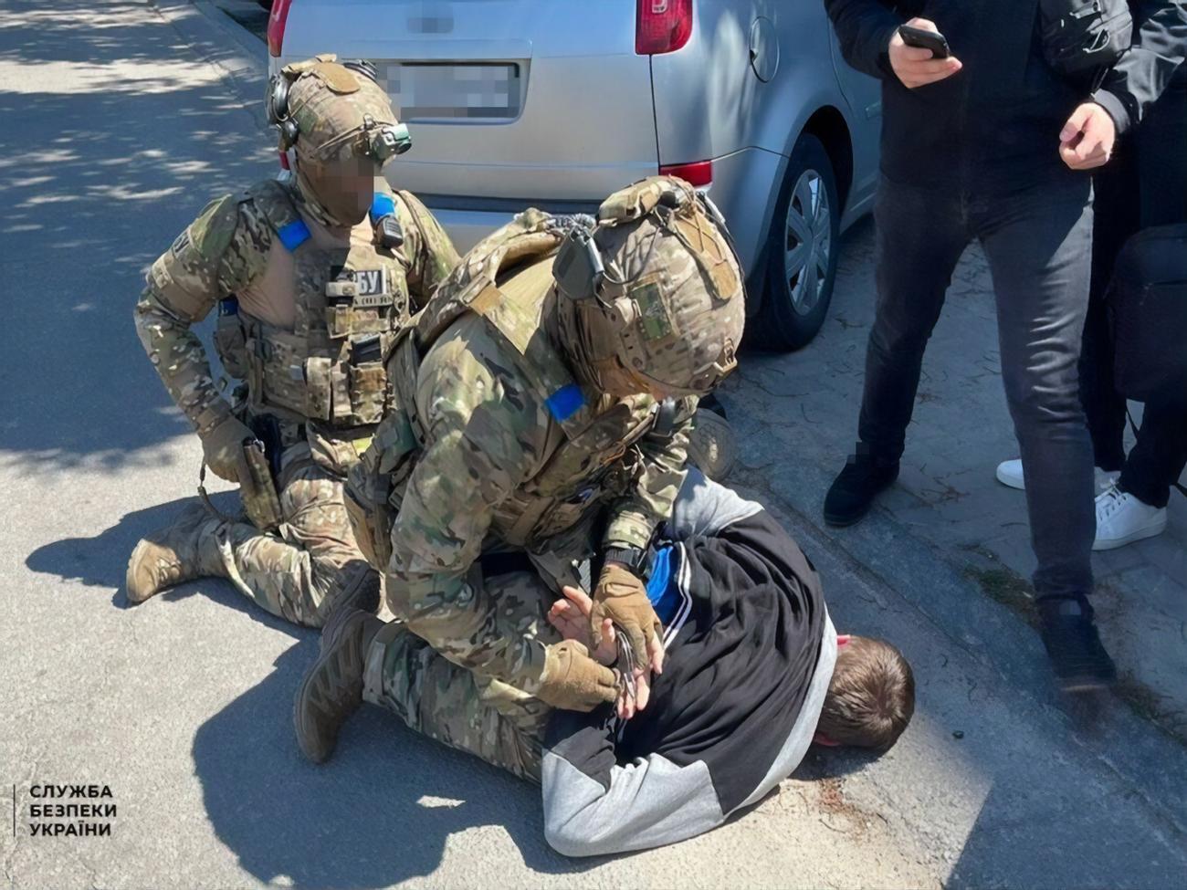 Співробітники СБУ затримали підозрюваного під час виконання ним ворожого завдання