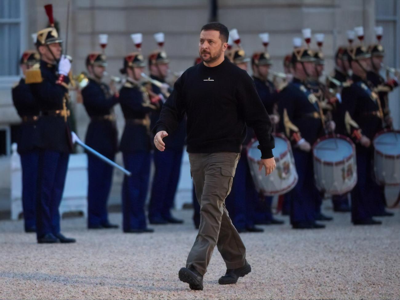 Можливість візиту Зеленського до Японії "остаточно буде вирішено залежно від воєнної ситуації", розповіли в ОПУ