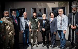 До ради з питань деокупації й реінтеграції Криму ввійшло понад 40 осіб, зокрема представники кримських татар, очолив її Зеленський