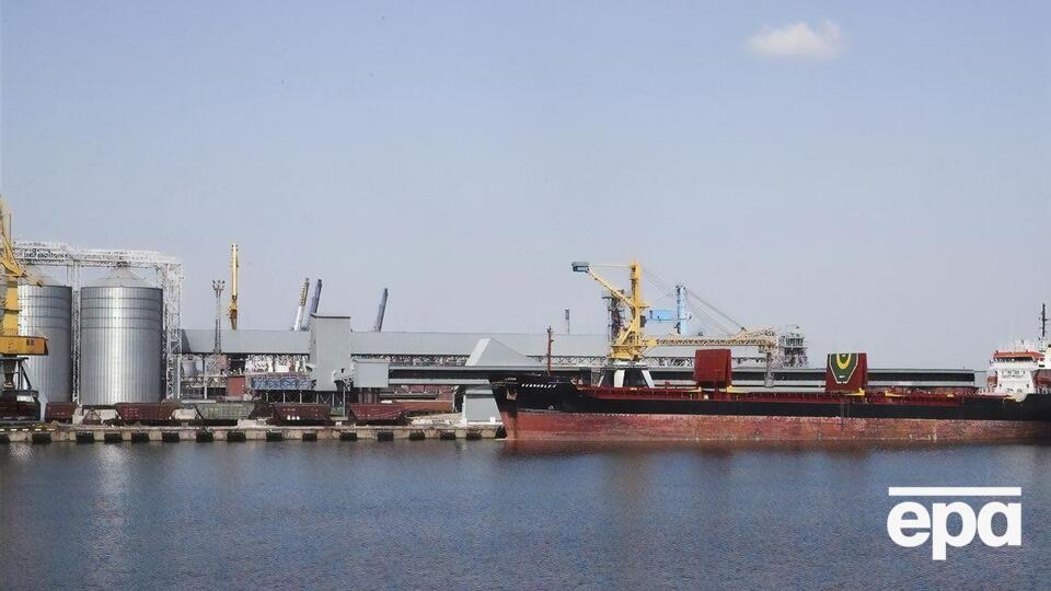 По данным Васькова, 62 судна с продовольствием готовы к инспекции, а некоторые из них ждут проверки уже несколько месяцев