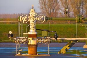 За рік повномасштабного вторгнення РФ спад газовидобування в Україні виявився не катастрофічним, водночас різко впав попит, пише ZN.UA