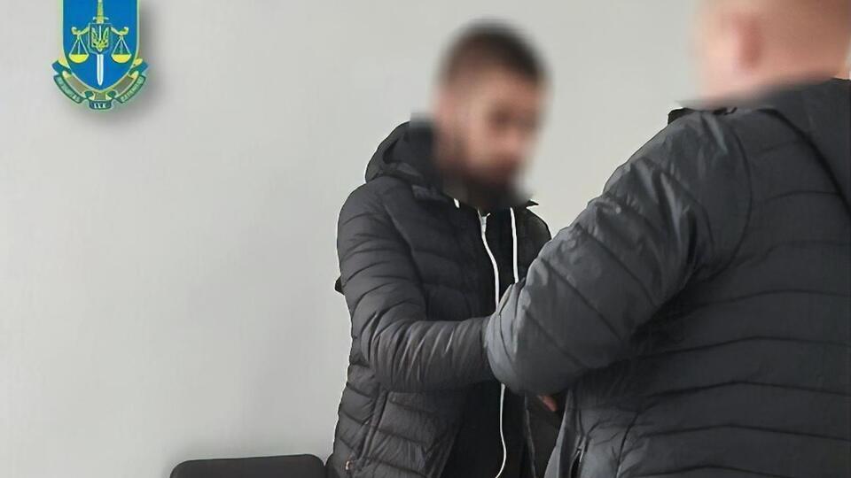 Старшего сержанта задержали и арестовали