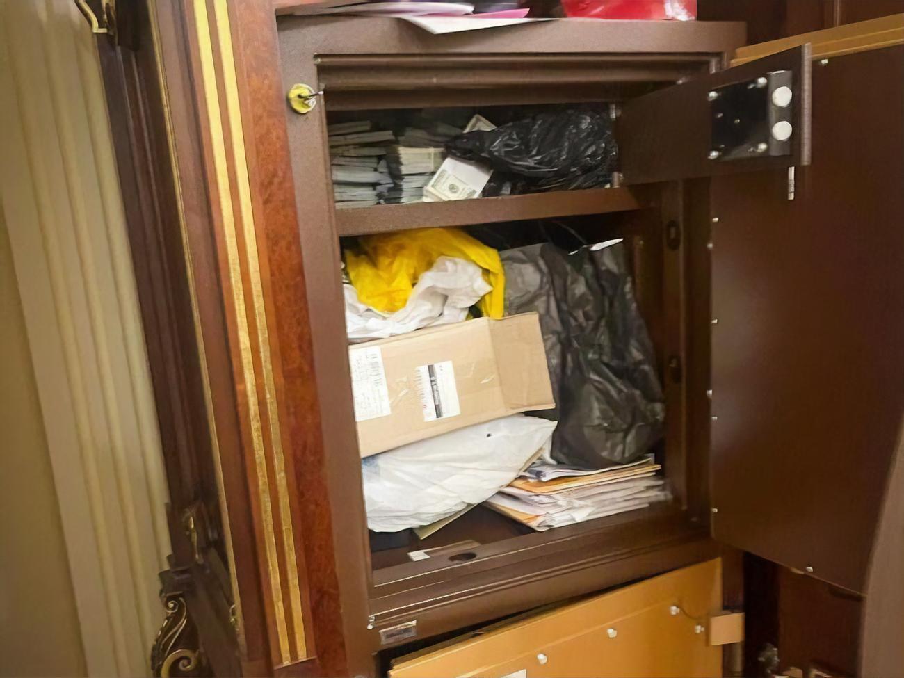 Правоохоронці виявили $597 тис. у робочому кабінеті ексголови Верховного Суду, розповіли у САП