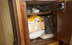 Правоохоронці виявили $597 тис. у робочому кабінеті ексголови Верховного Суду, розповіли у САП