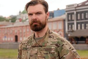 Смойленко об организации работы "Азова": Это выходит из соображений, что такое система управления и что в этой системе важно. Огромную роль в этом отыгрывает непосредственно наш командир Редис