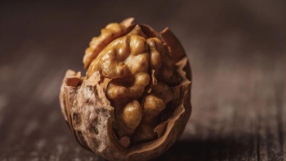 Скорлупа пойдет трещинами, и ее легко можно будет снять