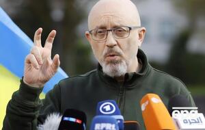 Украина в настоящее время выполняет функцию НАТО, отметил Резников