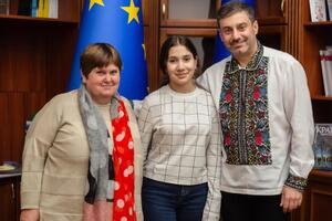 Дівчинка, яку повернули з РФ, і її бабуся зустрілися з Лубінцем