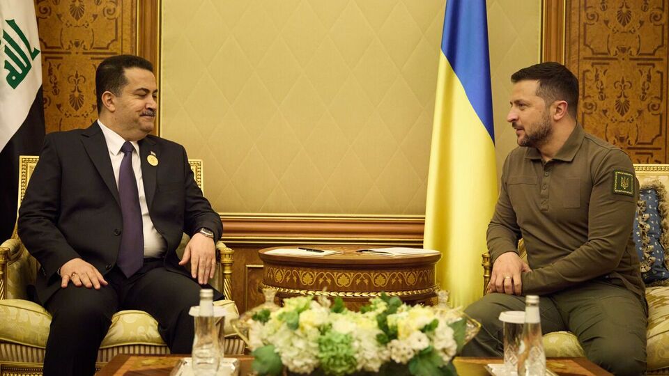 Зеленский (справа) проинформировал, что пригласил премьера Ирака посетить Украину с визитом