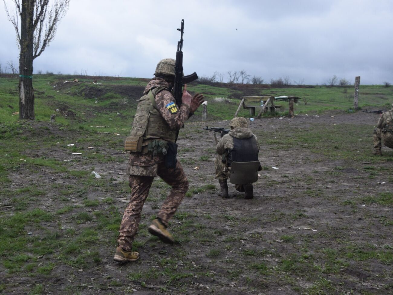 Украинские военные отражают все атаки врага на бахмутском направлении, подчеркнули в Минобороны